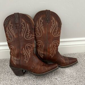 6.5 Ariat snip toe boots
